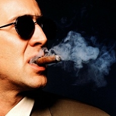 Can I smoke inside restaurants or bars in Tallinn?